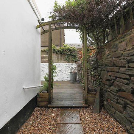 Spacious 4 Bedroom House- Walking Distance To City Centre & Great Backyard Cardiff Luaran gambar