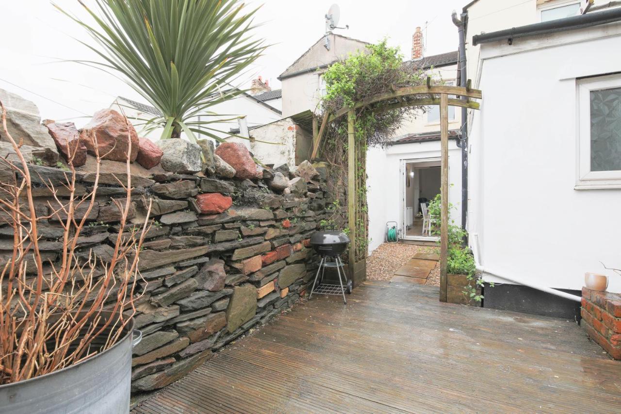 Spacious 4 Bedroom House- Walking Distance To City Centre & Great Backyard Cardiff Luaran gambar