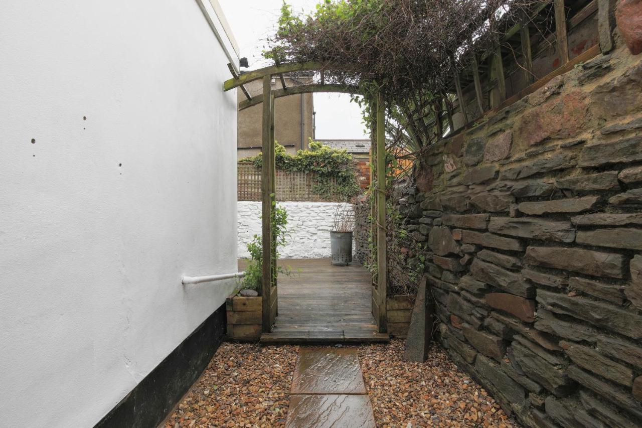 Spacious 4 Bedroom House- Walking Distance To City Centre & Great Backyard Cardiff Luaran gambar