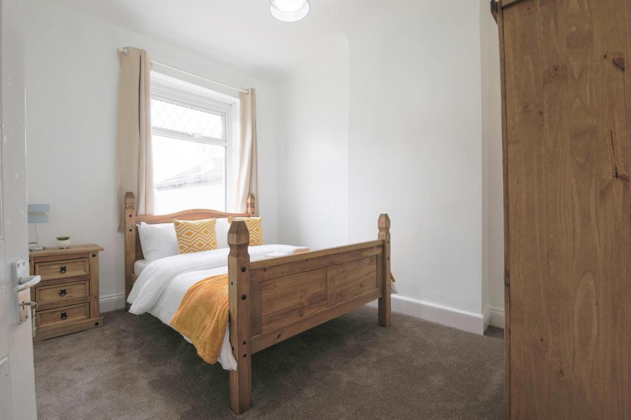 Spacious 4 Bedroom House- Walking Distance To City Centre & Great Backyard Cardiff Luaran gambar