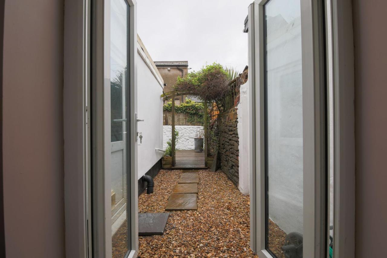 Spacious 4 Bedroom House- Walking Distance To City Centre & Great Backyard Cardiff Luaran gambar