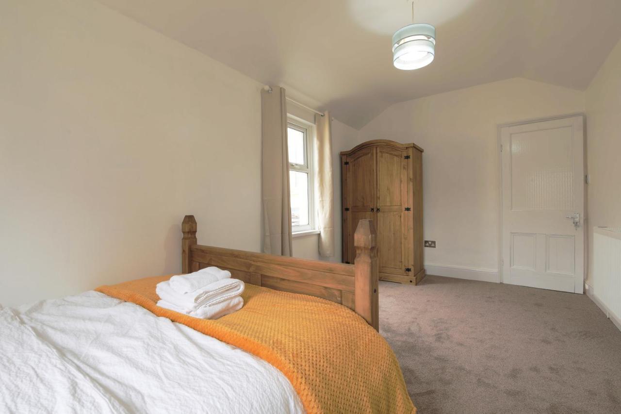 Spacious 4 Bedroom House- Walking Distance To City Centre & Great Backyard Cardiff Luaran gambar